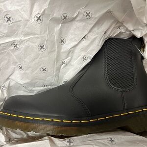 Dr. Martens - 2976 Nappa Chelsea Black Leather Boots - size 9 NIB